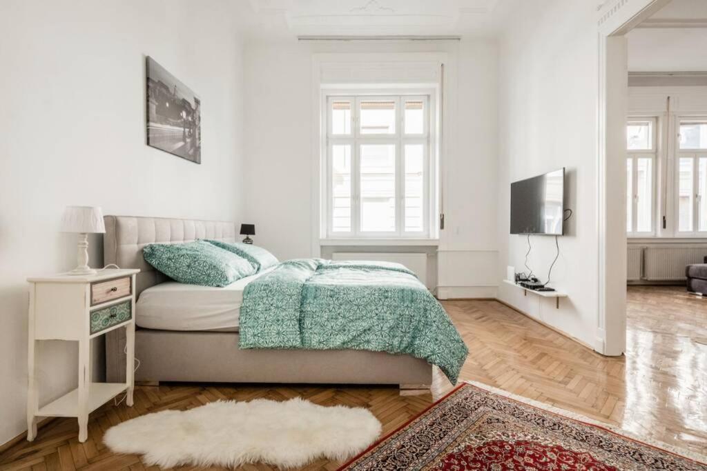 Oktober 6/8 Apartment — Photos 2